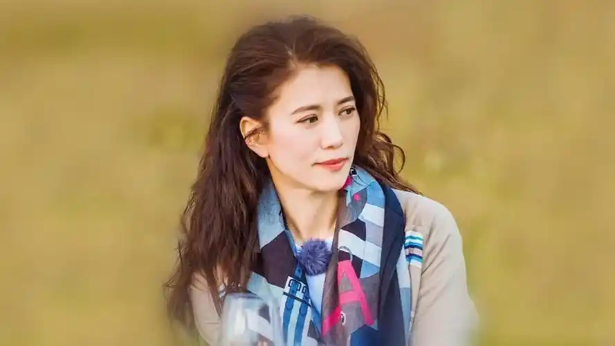 袁咏仪:19岁夺得港姐冠军,片场敢"骂"王晶,家中爱马仕堆满地