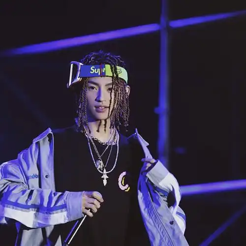 小鬼王琳凯之新歌非嘻哈风有种无奈的压抑感iwabn