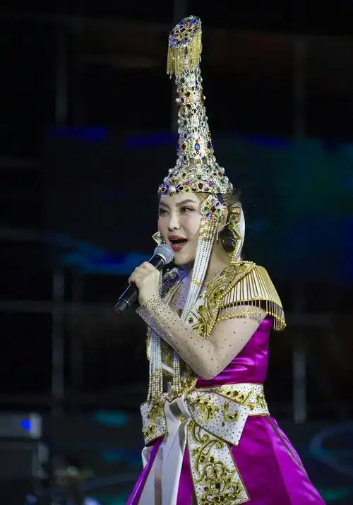 《站在草原望北京》乌兰图雅感恩家乡专场演唱会