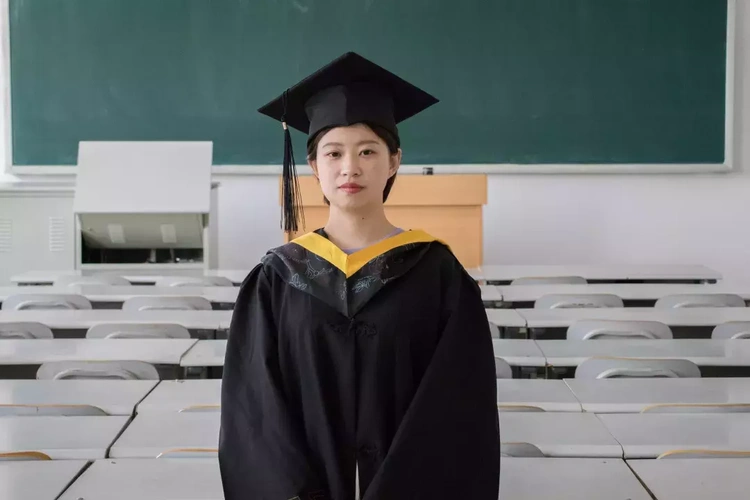 学士服怎么穿(学位服的穿搭文化你了解吗?) - 百思特网