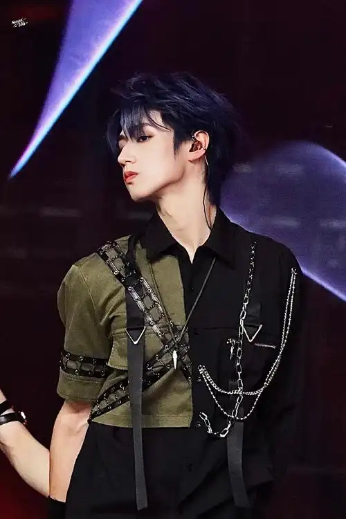 朱志鑫[超话]##朱志鑫蓝发新发色