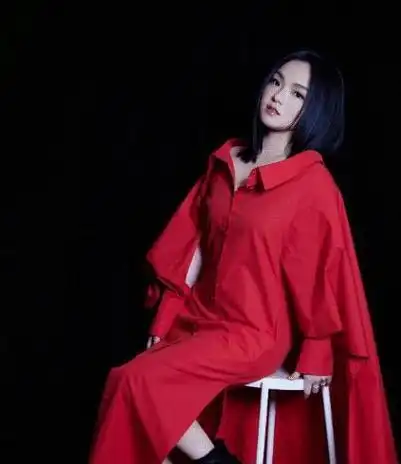 第34届金曲奖最佳作曲人徐佳莹,带着老公孩子,"身骑红马"来了