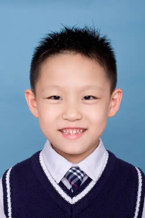 娘亲觉得一年级需要一个简单又有意义的仪式感——拍一张入学证件照!