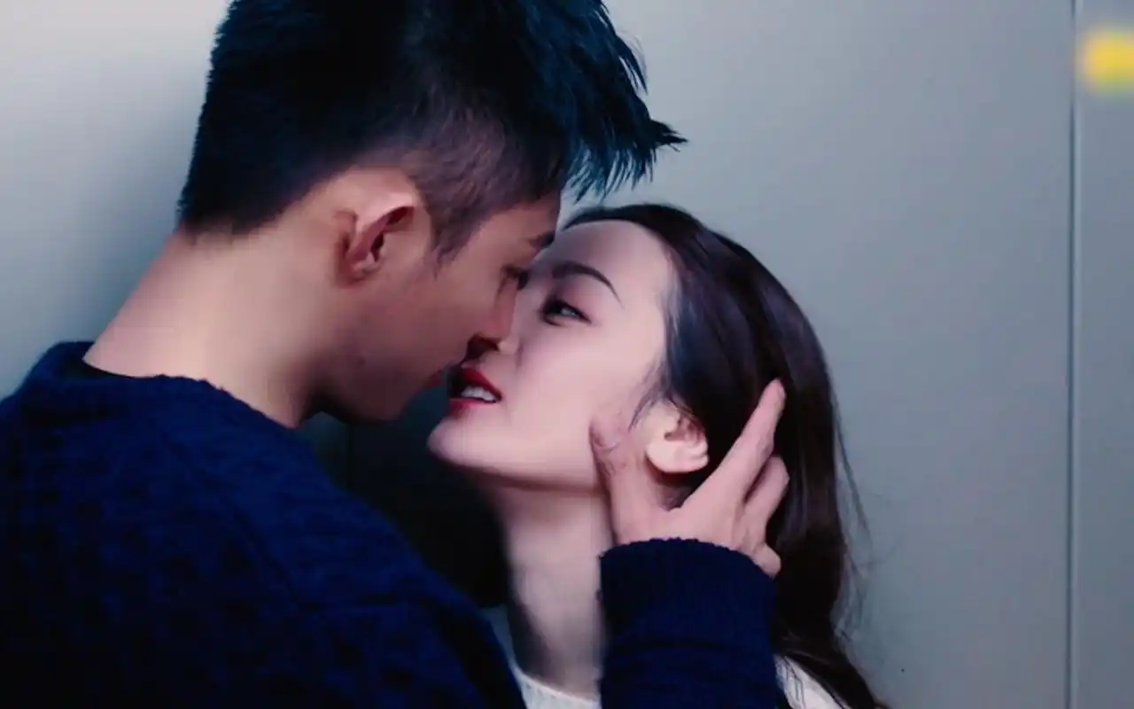 【吻戏合集】【迪丽热巴x黄景瑜】高欲望吻戏混剪!_哔哩哔哩_bilibili