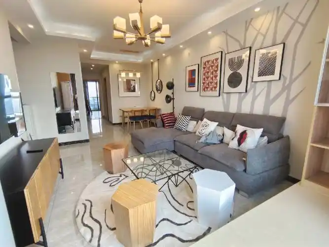 欧美金融城三房两卫自住装修房东直租