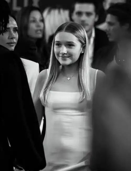 贝克汉姆的女儿小七长大了金发碧眼白皮肤亭亭玉立好漂亮