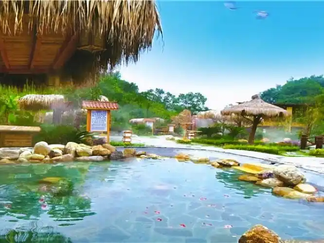 区明月山国家旅游名胜景区内明月山天沐温泉度假村位居江西省宜春市