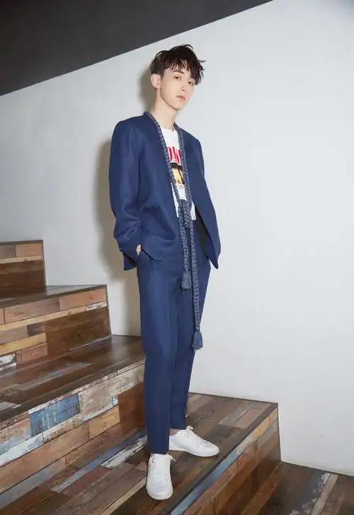 郭俊辰cabbeen2018时装发布会高清帅气图片