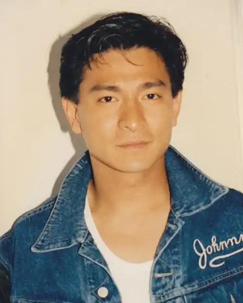 汤镇业与刘德华的渊源还要追溯到上世纪八十年代.