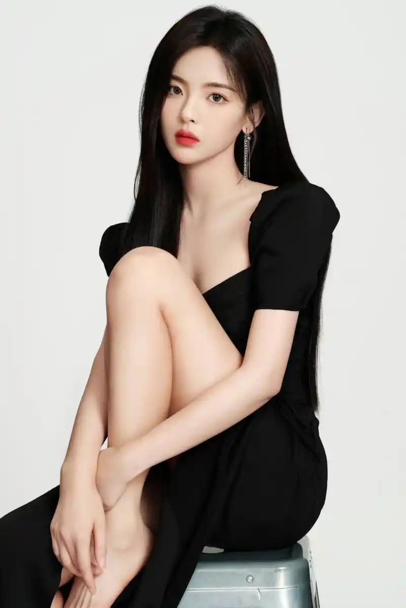 杨超越腿美脚美[鄙视]