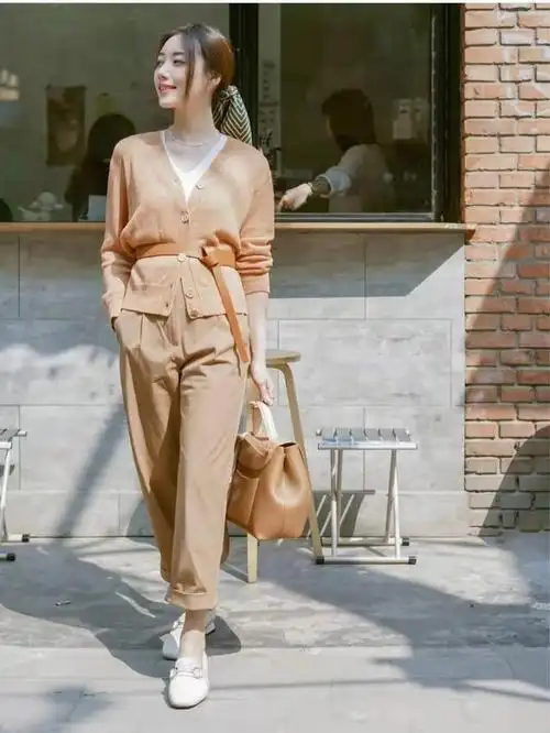 卡其色裤子搭配什么上衣 卡其色裤子搭配什么颜色上衣(4)