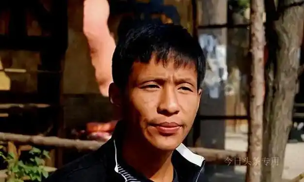 11年了,宋小宝成名后抛弃发妻,转身娶年轻粉丝,如今生活怎样了