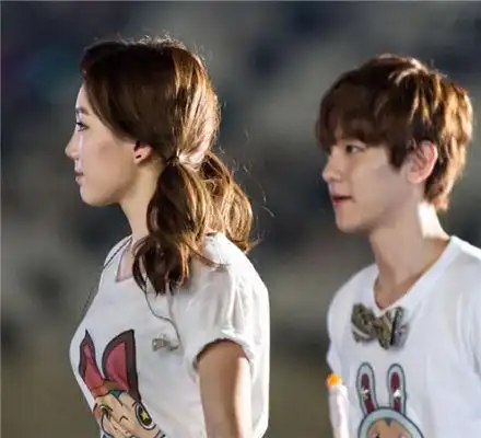 图边伯贤金泰妍图片甜蜜恩爱车内激吻无法自控