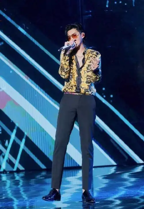 上游时尚|吴亦凡,一个什么造型都能hold住的神奇男子