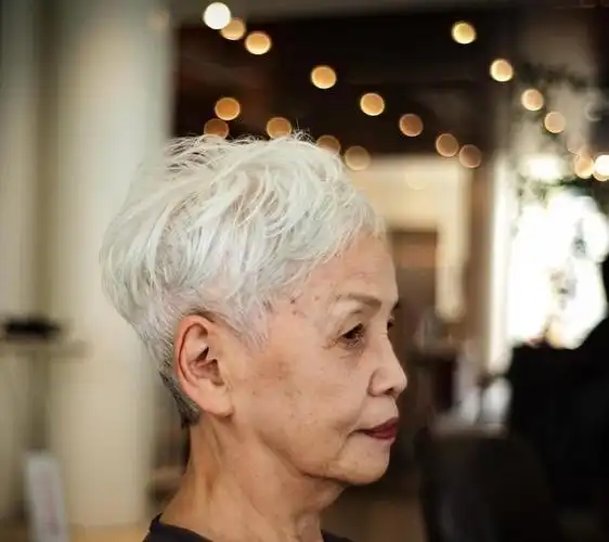 中老年女人剪什么发型显年轻?9款不用烫的发型,时尚大气又减龄-发簪网