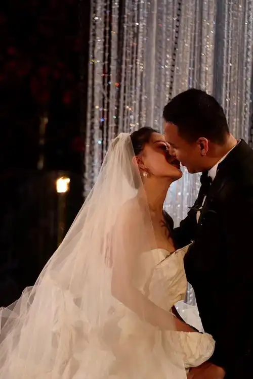 他竟然悄悄办了婚礼陈伟霆也去了