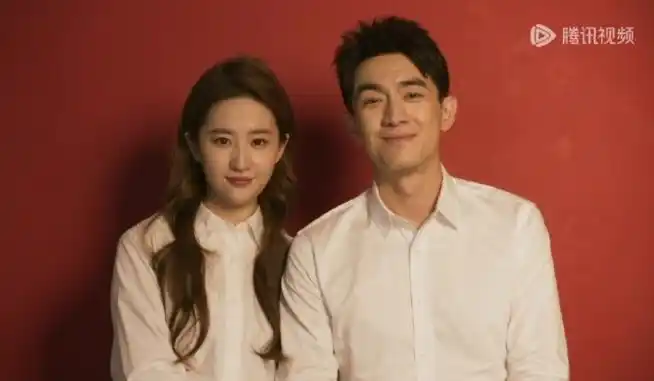 黄亦玫方协文结婚证件照##刘亦菲林更新一家三口了