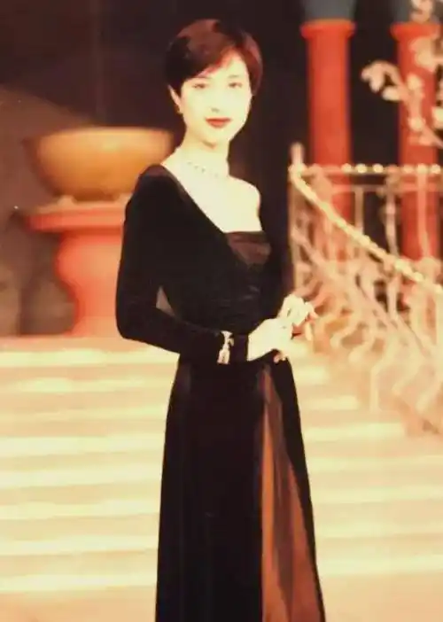 被叫"万人骑"的她,成为富豪玩物,至今无人敢娶_陈法蓉_香港_刘德华