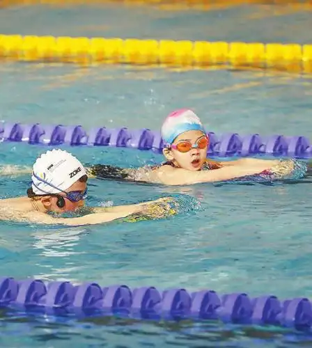 《人民日报》刊登!在杭州,孩子学游泳是时尚