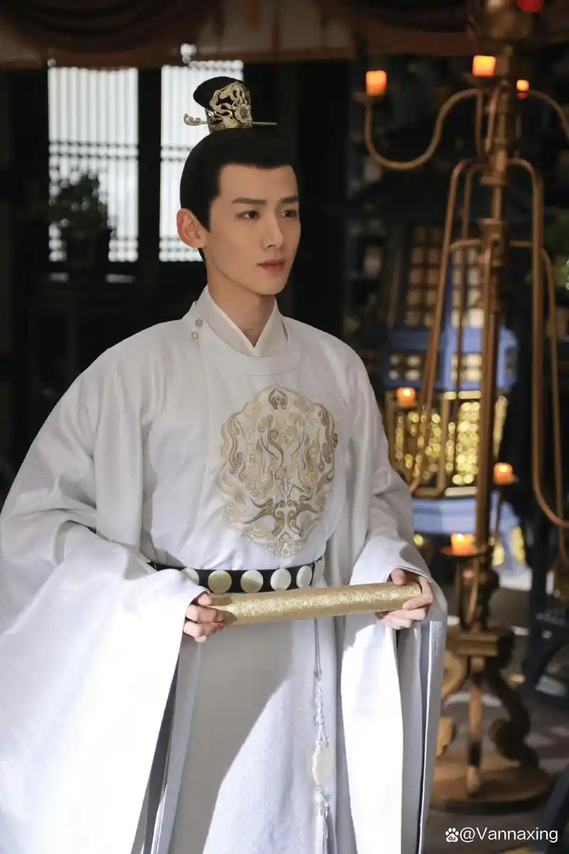 白敬亭穿上古装就是优雅的贵公子