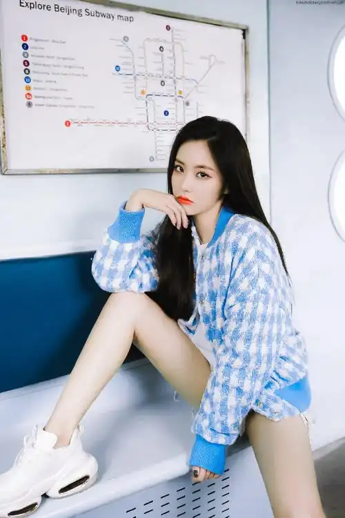 王艺瑾梦幻车厢大片