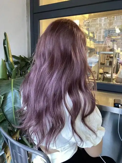 紫灰色头发分享一款炒级显白的发色-款炒鸡显白头发发色春夏天女生微