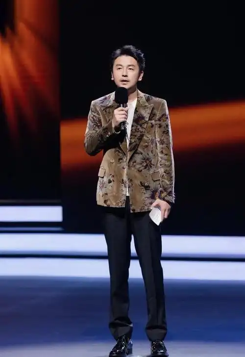 终有佳音同时被张艺谋和贾玲选中的雷佳音已走上了另一条大道