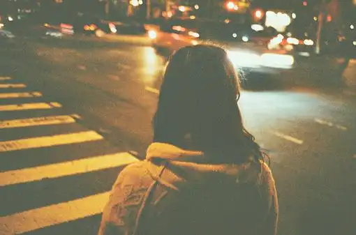 多想再见你,哪怕匆匆一眼就别离