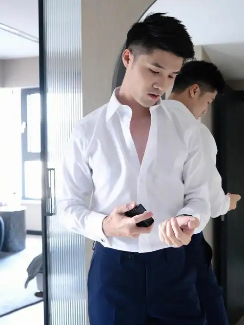 男士穿搭怎样搭配正确的白衬衫