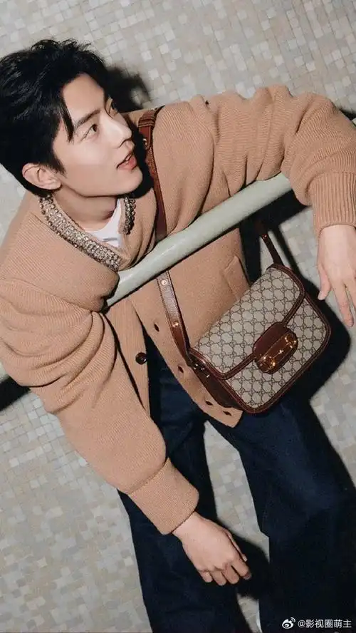 gucci的94和ins简介都写上了肖战的名字,这真的是顶流的排面了吧.