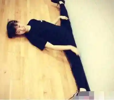 比起杨颖的一字马,郑爽真的差太多_比特网