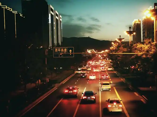 街头黄昏彷晚时分