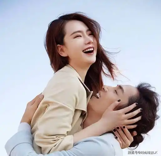 原创39岁的戚薇有多迷人当她回眸的那一刻瞬间懂了李承铉的快乐