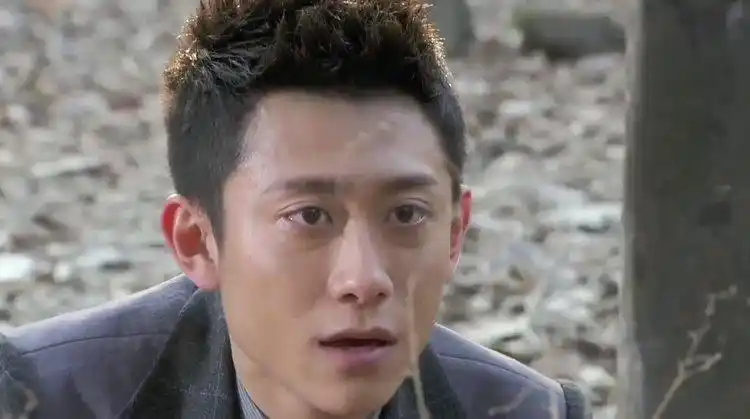 杀寇决:陆子峥在小曼坟前诉往事,看着张一山这样,心痛啊