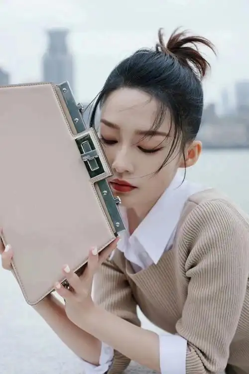 李沁晒春日大片##李沁今日活动状态