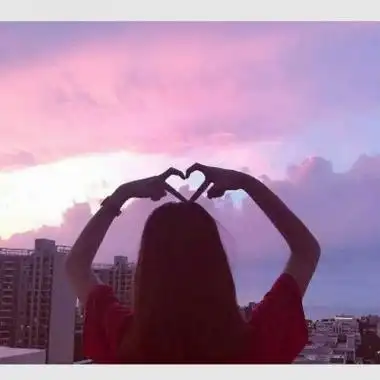 情侣头像比心一对图片