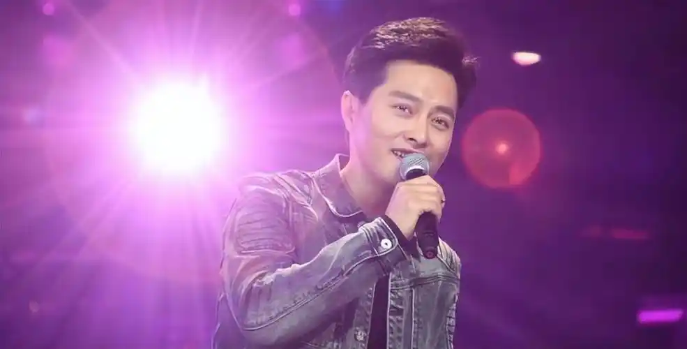 云飞前妻高玥老公成名后和她离婚如今带着女儿有了新生活