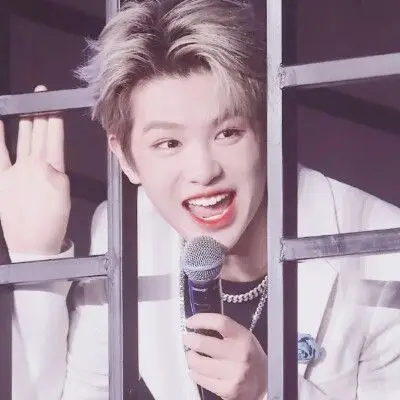 黄明昊头像▽二传注明江书沂-抱图点赞