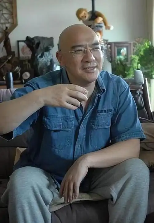 王绘春:因《雍正王朝》走红,长相酷似申军谊,情感经历很独特!