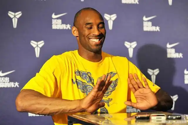 科比壁纸之你最美的微笑留在人间!