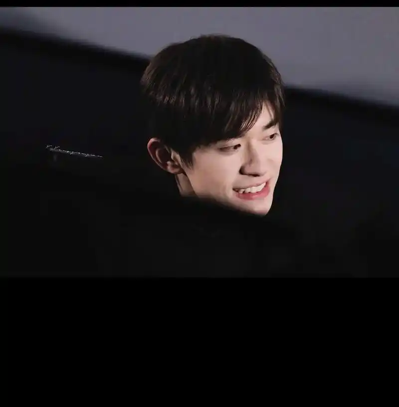 二月的第一天,必须要有你的笑容96.#易烊千玺 #治愈系笑容 - 抖音