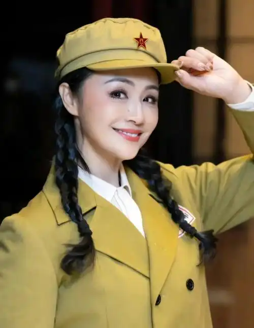 才貌双全的曹颖,楚楚动人,温婉秀丽的写真照!_高清图集_新浪网