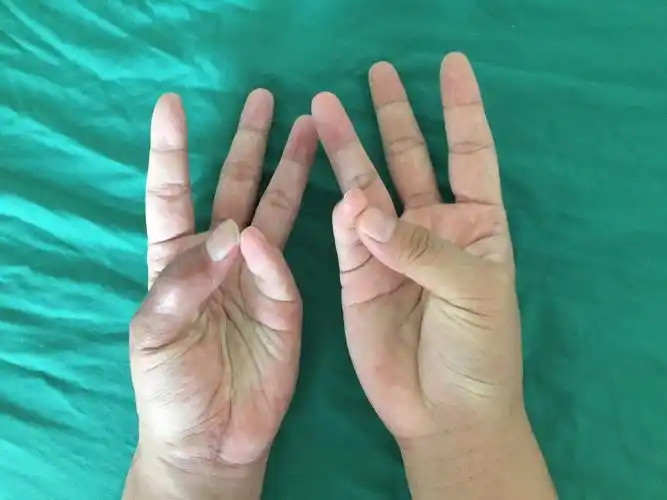 我又可以和小指兄弟碰碰头了:对掌功能