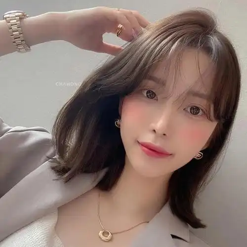 只剪不烫的中长发有哪些?三种简约时尚的锁骨发发型推荐-第17张图片