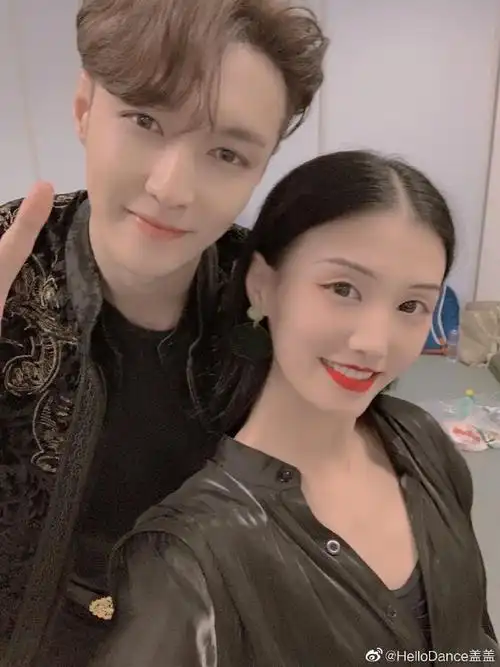 211007|舞者更新张艺兴合照6p舞者们都来祝艺兴队长生日快乐啦~无论