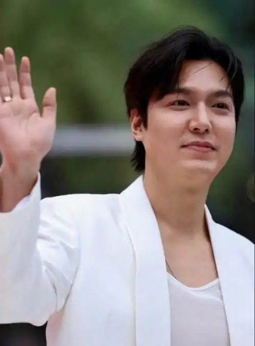 李敏镐现状曝光:酵母助力〃欧巴〃变大叔,网友惊呼难认!__财经头条