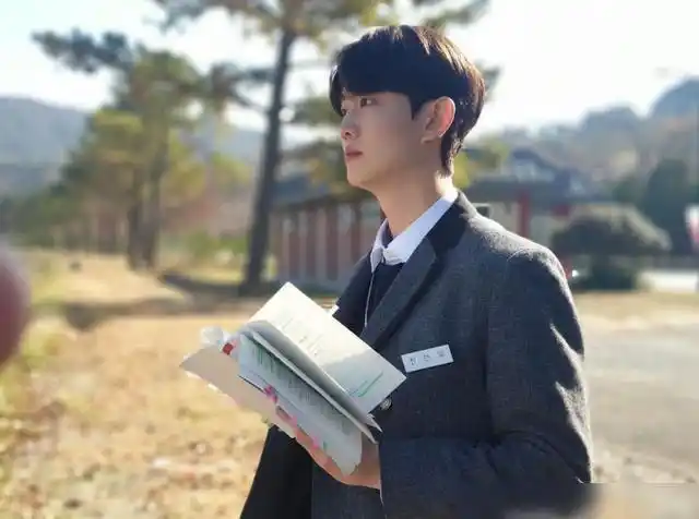 《遇见你之后》世界上所有的颜色都是你的,可必须是我来告诉你!