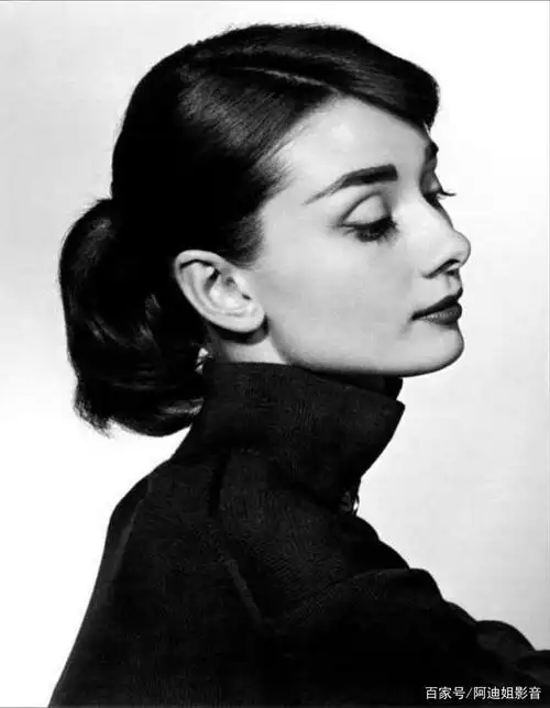 奥黛丽.赫本—曾引领世界的时尚名人,人们心中的不朽女神