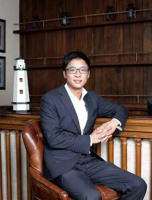 港媒拍图氛围满分霍启山成豪门第一帅却情断章子怡