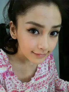 angelababy童年青涩照,大家快来看清楚,女神小时候的样子 美图赏_海报